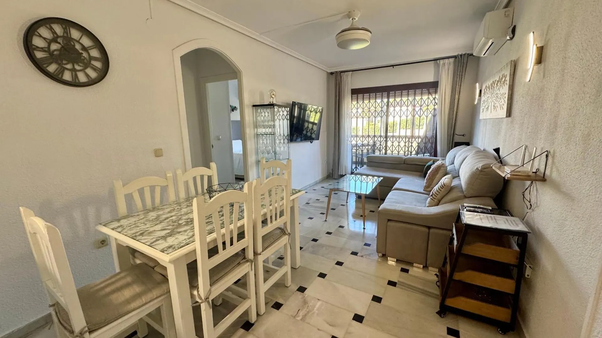 Beachfront Apartment By Holidays2Rent Sitio de Calahonda